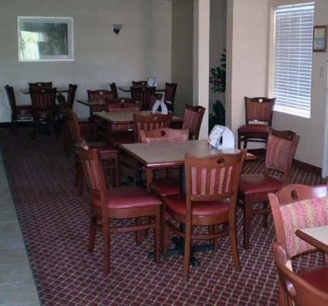 Econo Lodge Inn & Suites Джонсон Сити Ресторан фото
