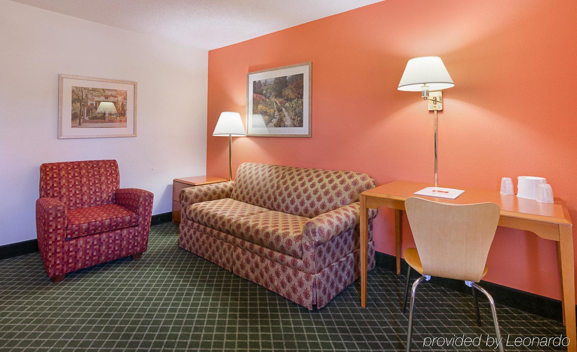 Econo Lodge Inn & Suites Джонсон Сити Экстерьер фото