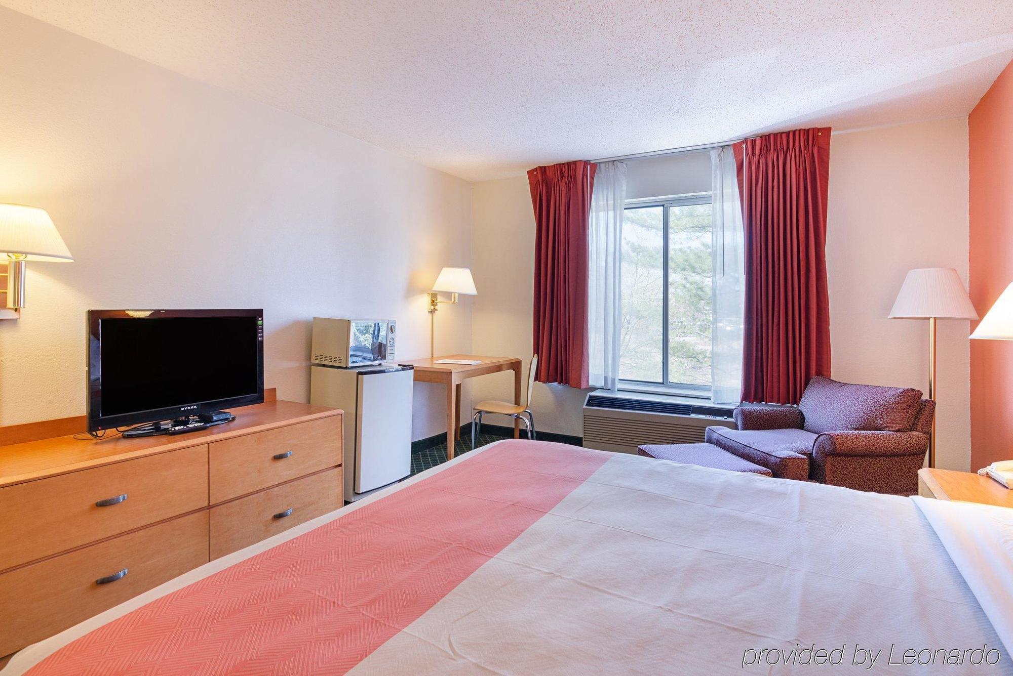 Econo Lodge Inn & Suites Джонсон Сити Экстерьер фото