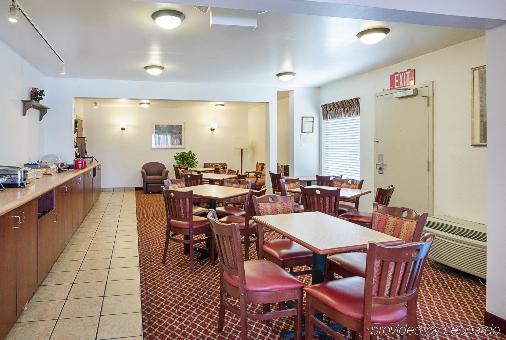 Econo Lodge Inn & Suites Джонсон Сити Экстерьер фото