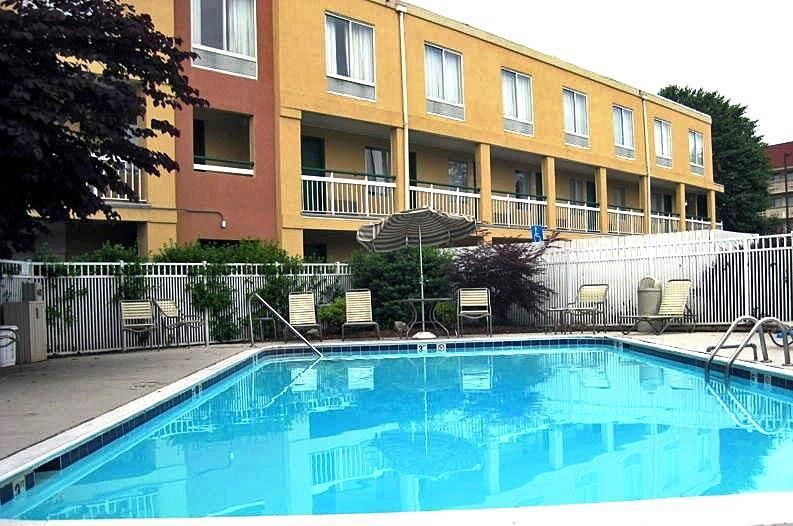 Econo Lodge Inn & Suites Джонсон Сити Экстерьер фото