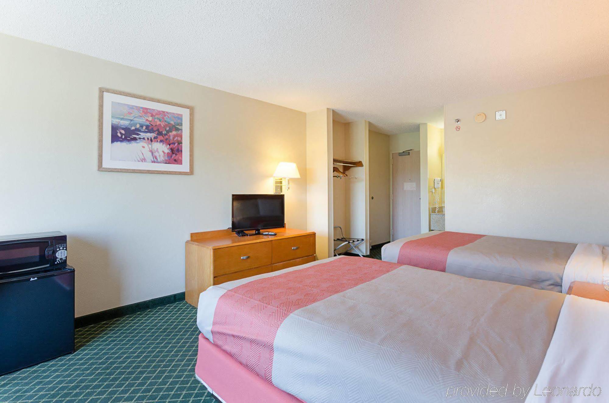 Econo Lodge Inn & Suites Джонсон Сити Экстерьер фото