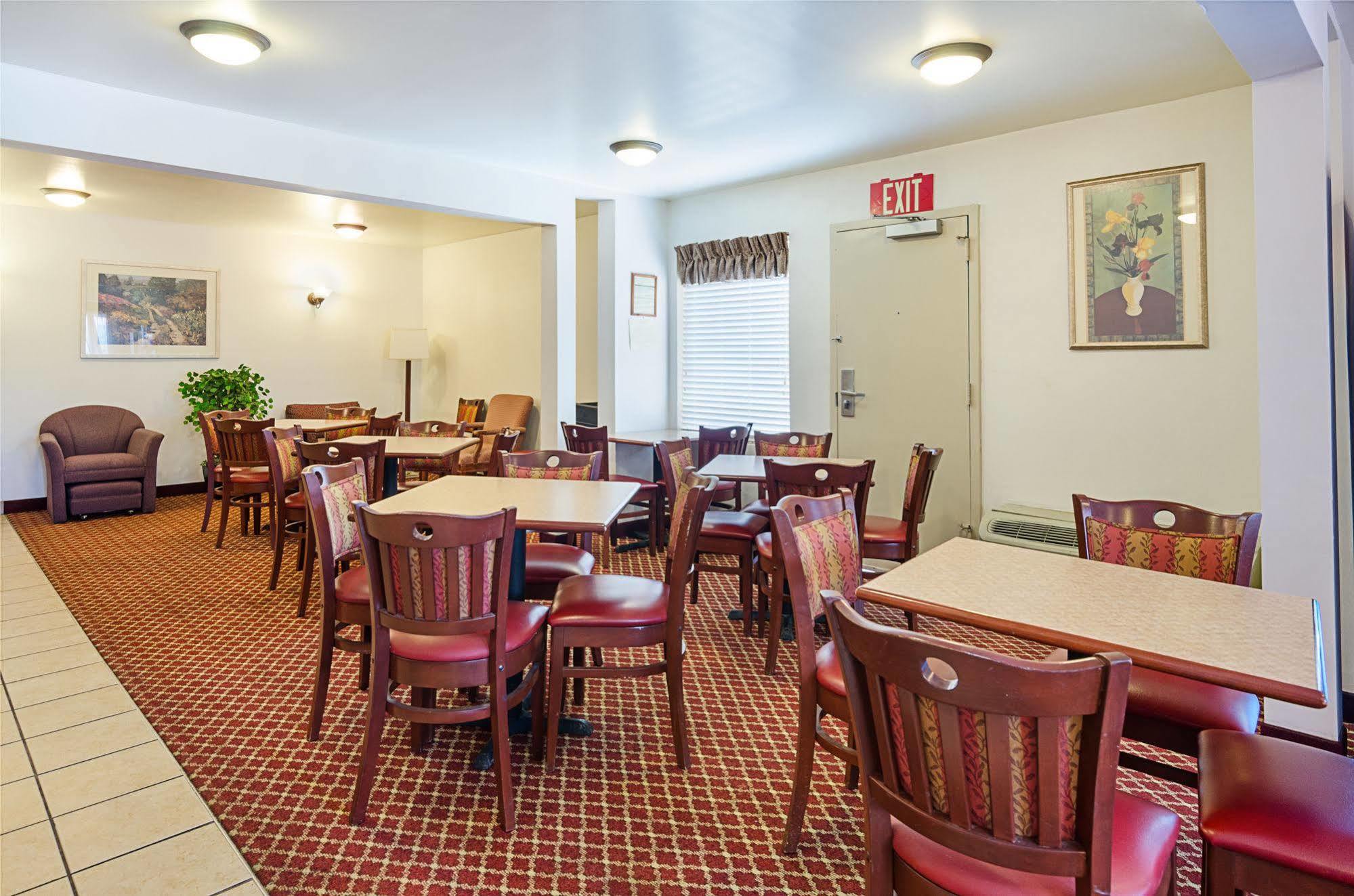 Econo Lodge Inn & Suites Джонсон Сити Экстерьер фото