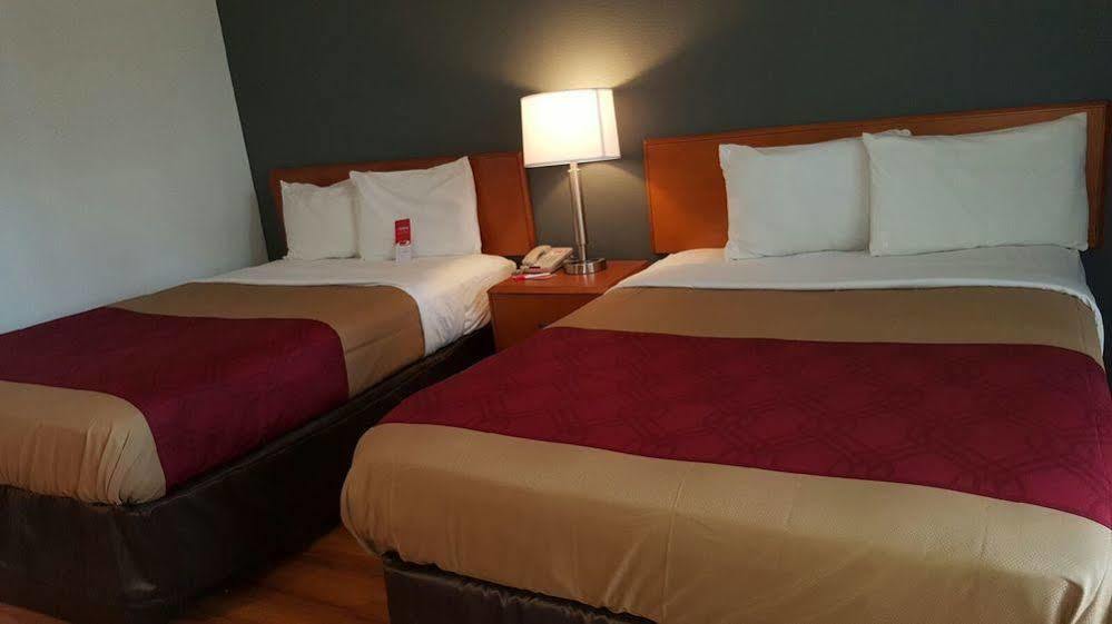 Econo Lodge Inn & Suites Джонсон Сити Экстерьер фото
