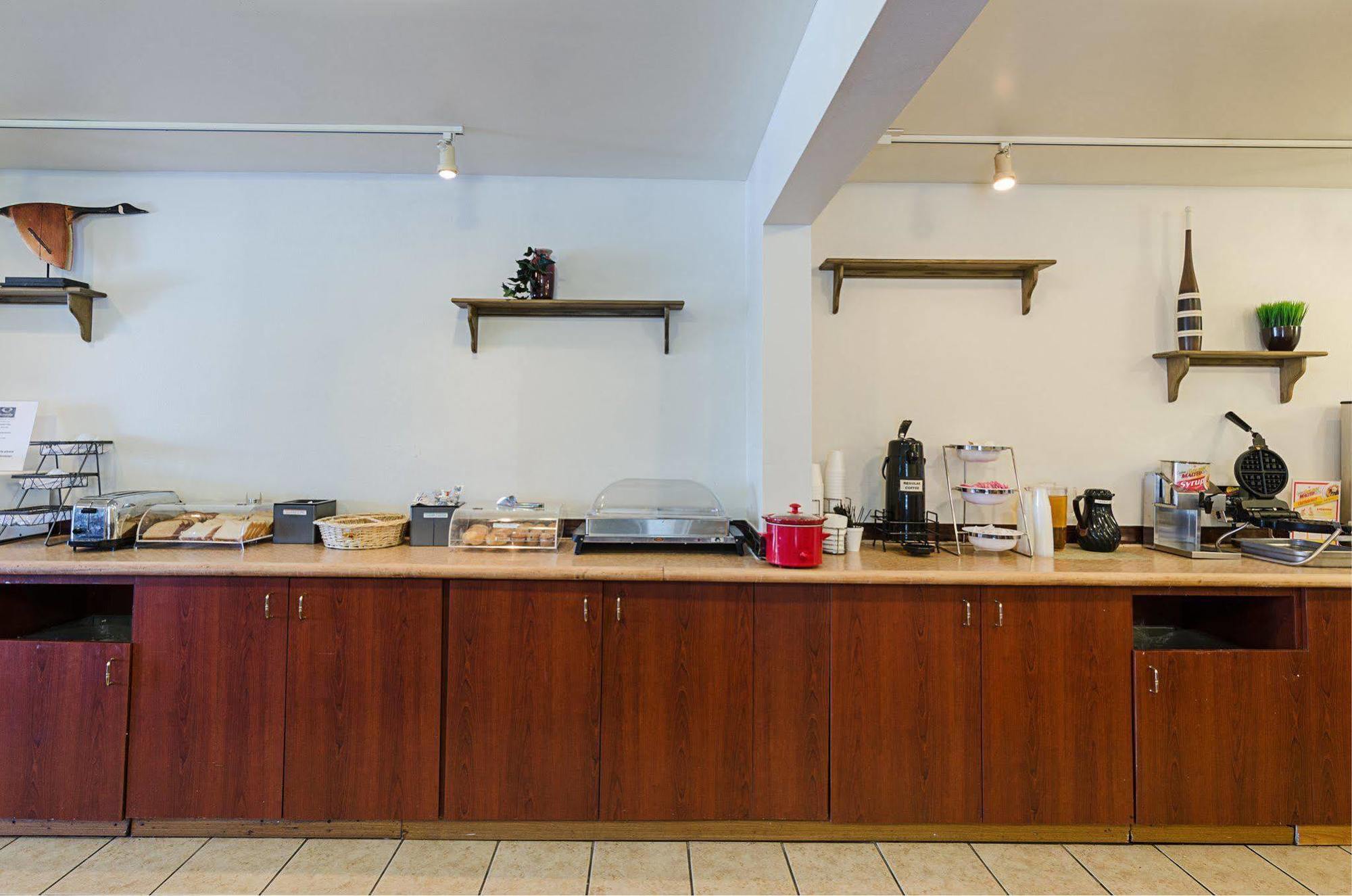 Econo Lodge Inn & Suites Джонсон Сити Экстерьер фото
