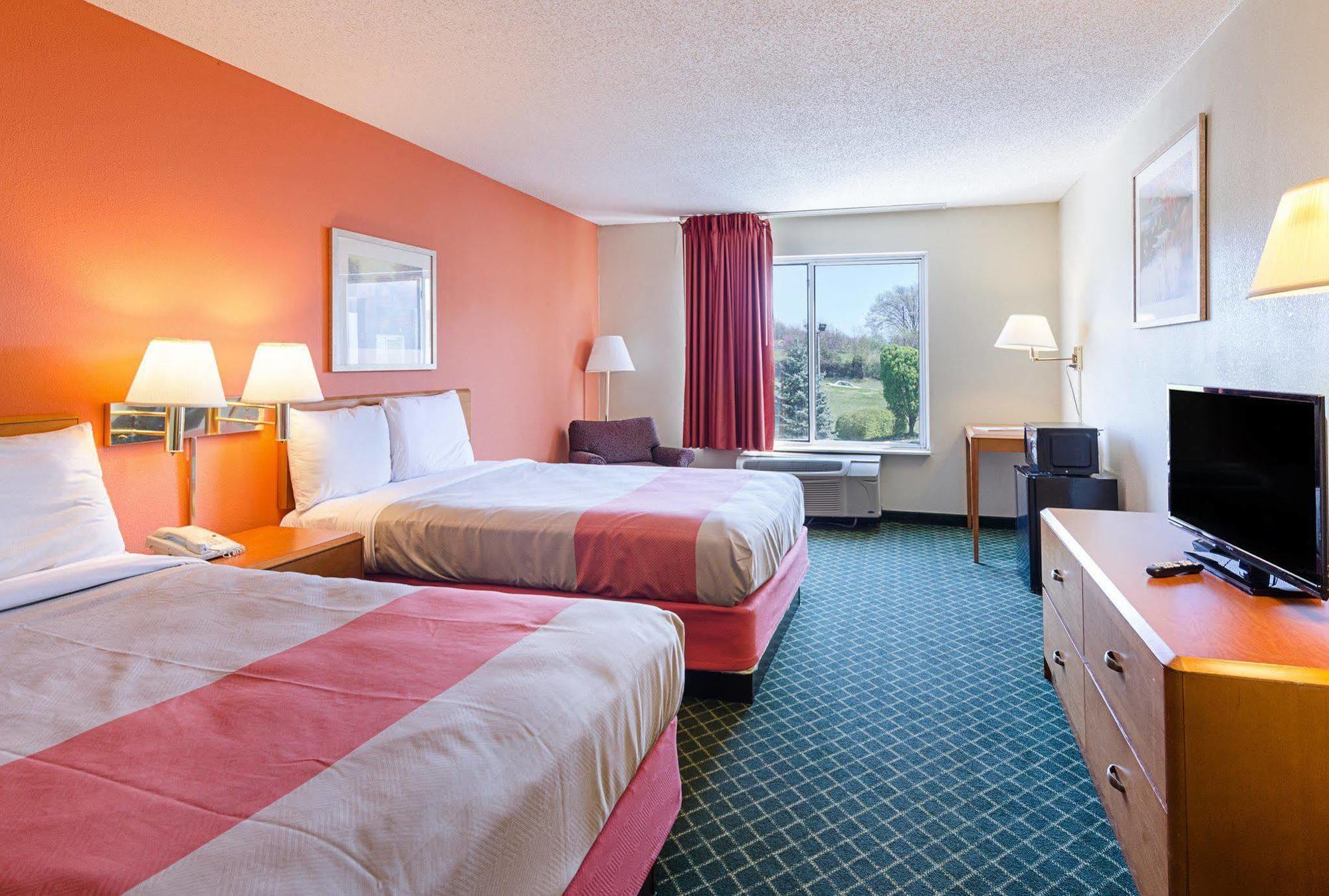 Econo Lodge Inn & Suites Джонсон Сити Экстерьер фото