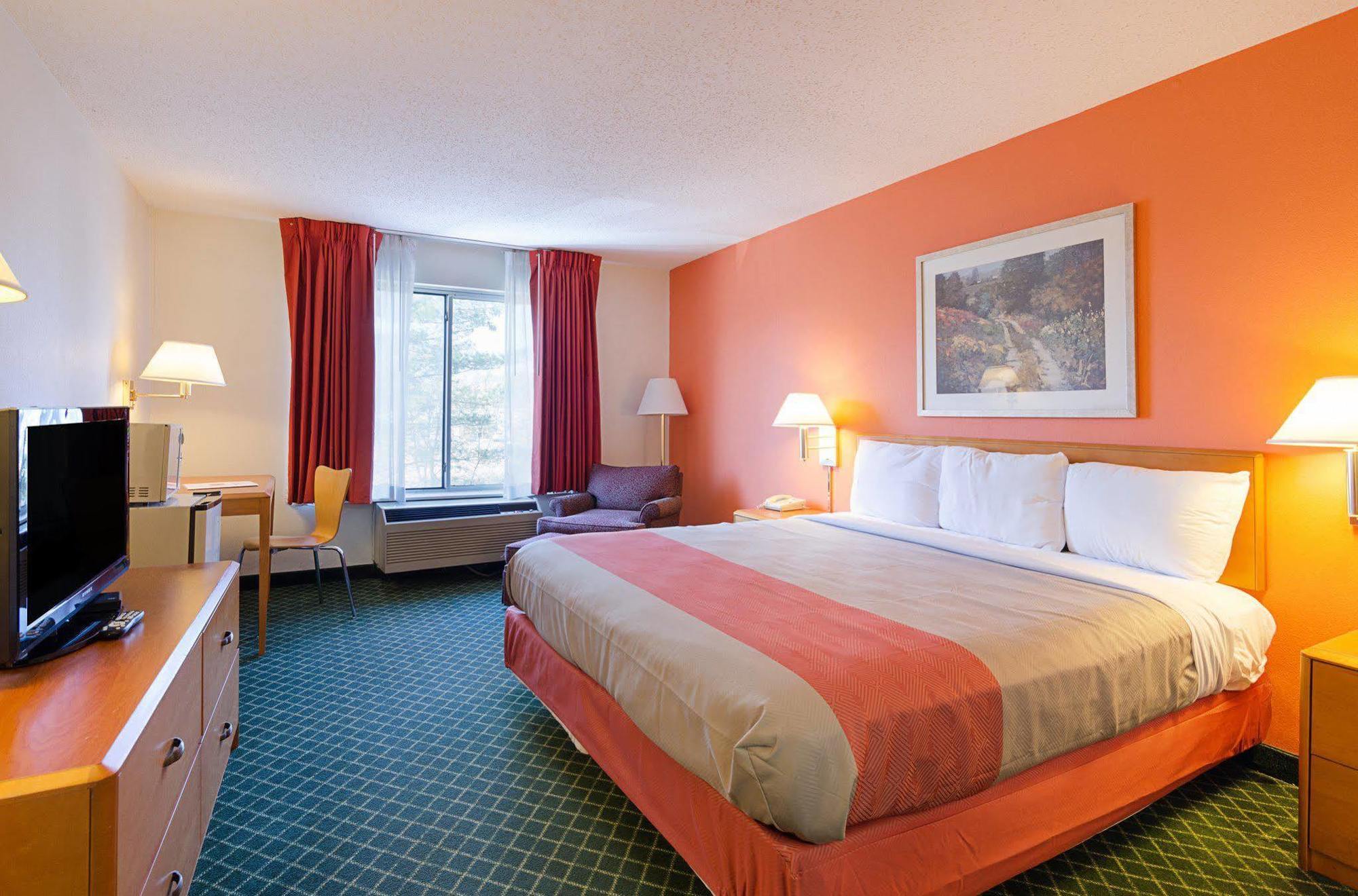 Econo Lodge Inn & Suites Джонсон Сити Экстерьер фото