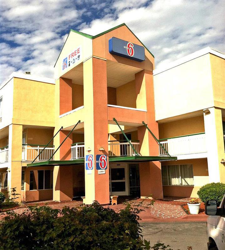 Econo Lodge Inn & Suites Джонсон Сити Экстерьер фото