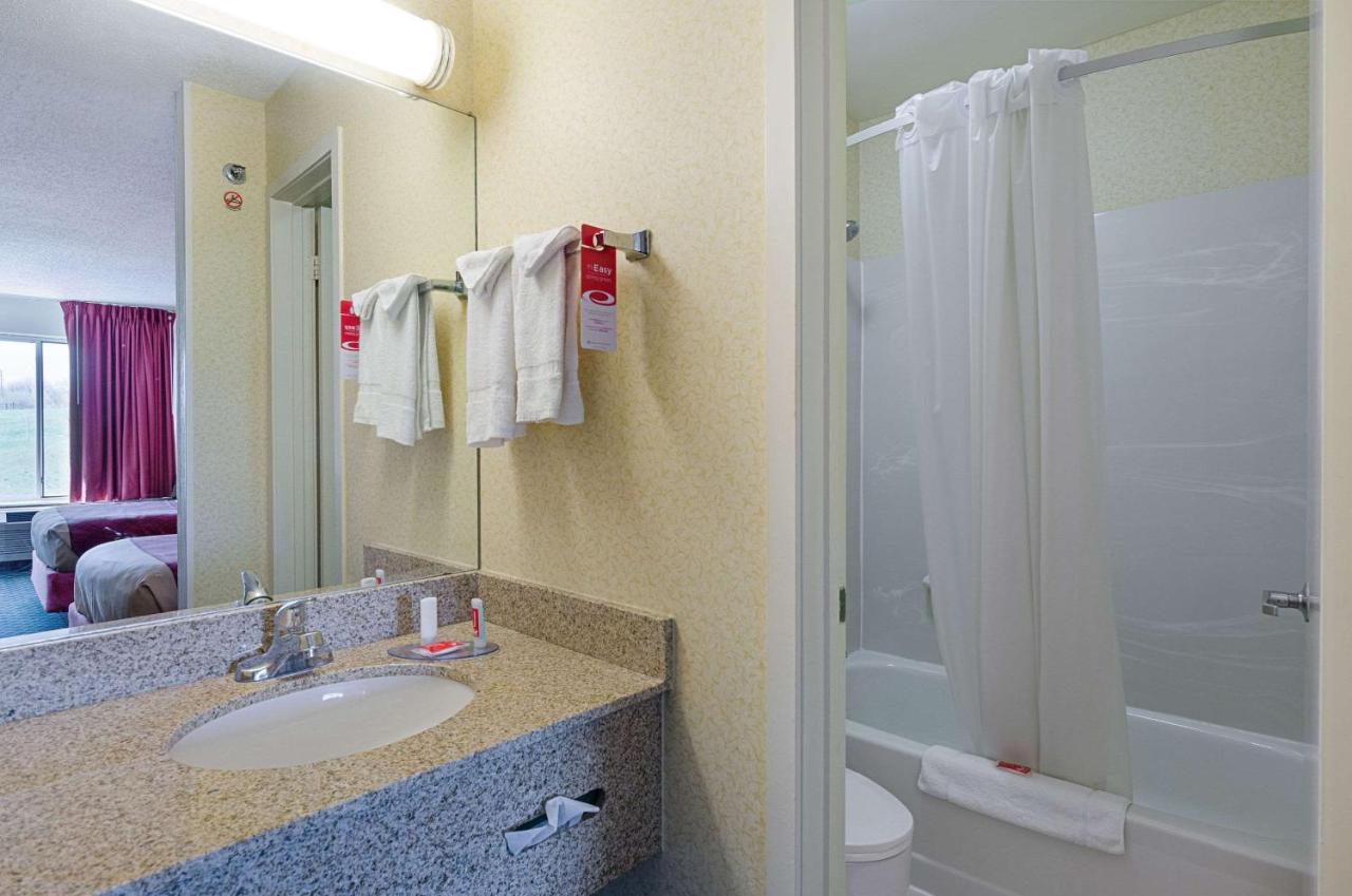 Econo Lodge Inn & Suites Джонсон Сити Экстерьер фото