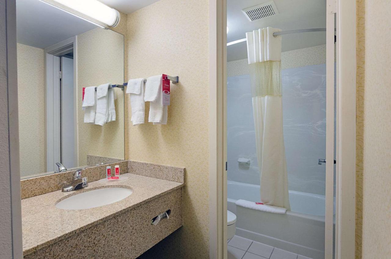 Econo Lodge Inn & Suites Джонсон Сити Экстерьер фото