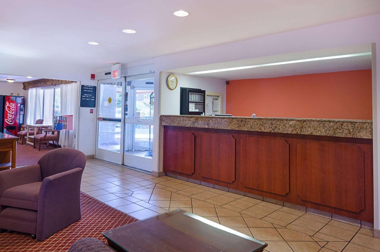 Econo Lodge Inn & Suites Джонсон Сити Экстерьер фото